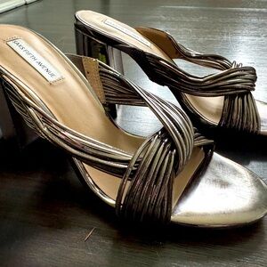NEW WITH TAGS Saks Fifth Avenue Women’s Rapid Metallic Block Heels Size 8
